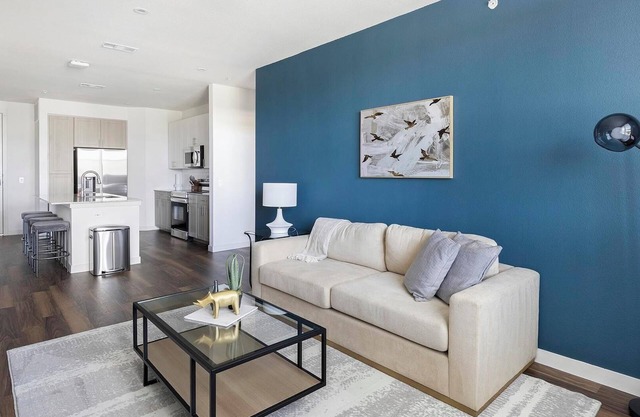 Landing | Stunning 2BD, Gym, Clubhouse