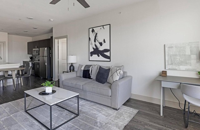 Landing | Stylish 2BD, Gym, Pool