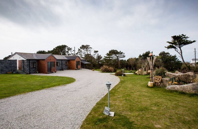 Lands End 4 bedroom Cottage, with hot tub and private garden