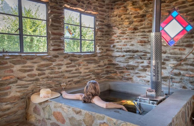 Lank-gewag Farm Cottage with private hottub