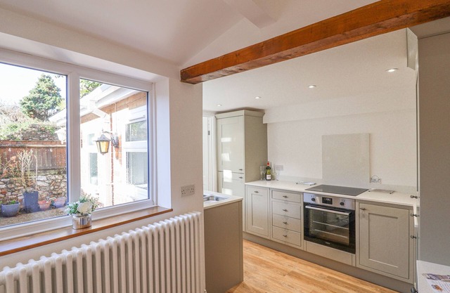 LANTERN COTTAGE, family friendly, with open fire in Colyton
