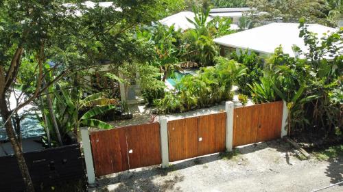 Lapislazuli House & Flats with shared Pool
