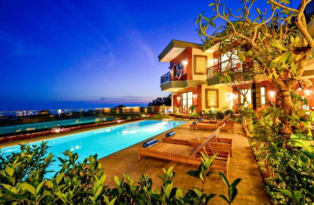 LARGE 15BR Ocean View Villa, Uluwatu! 10Min Drive To Famous Uluwatu Temple!