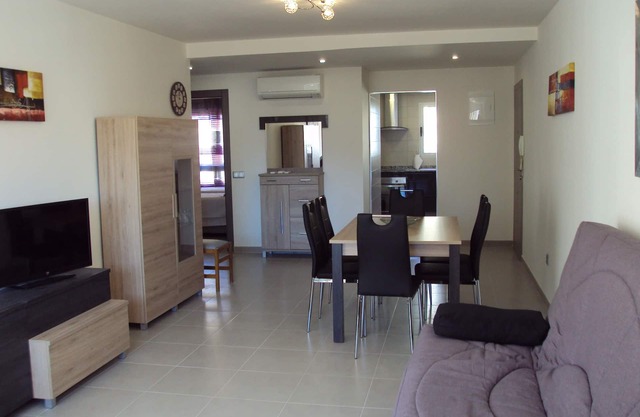 Large 2 bedroom apartment with private patio sleeping 6 people