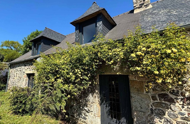 Large 3 bedroom gite with heated covered pool & large garden