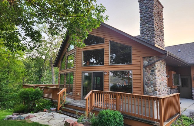 Large 3200 Sq Ft 4-bedroom house on Long Lake - Dundee