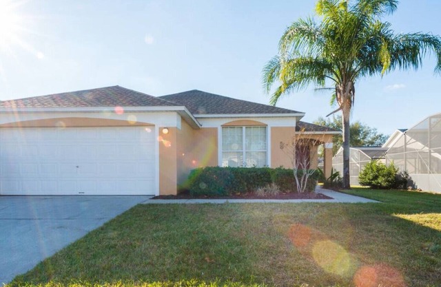 Large 4 bedrooms; Sleeps 8; 2 en-suite master bedrooms, 3 baths, Free Wifi/Cable/Parking