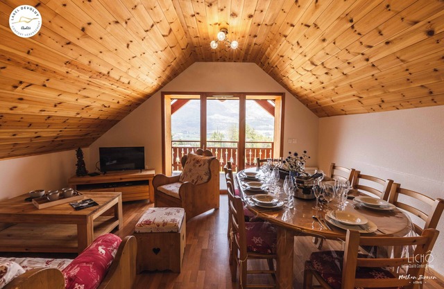 Large 4-room apartment 75 m² for 8 people, terrace, balcony, ski school, stores