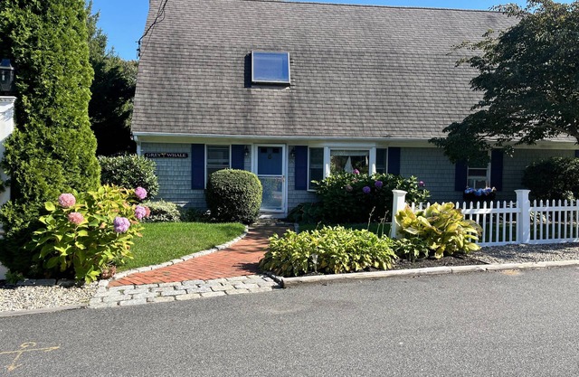 Large 7 bedroom, 5 bath house one and a half blocks from the beach