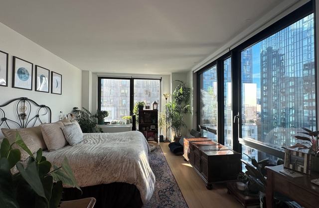 Large and Bright Alcove Studio in the Heart of Brooklynn