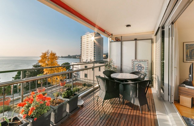 Large apartment with amazing view on Lake Geneva