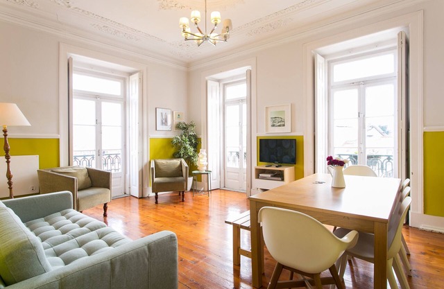 Large Bairro Alto 2 up to 22guests by Central Hill
