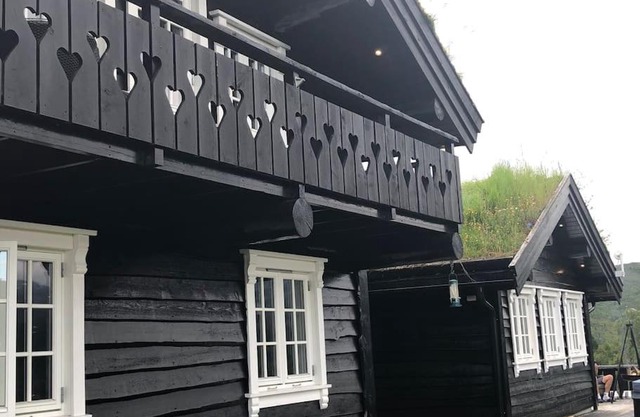 Large beautiful log cabin near Norheimsund and Hardangerfjord