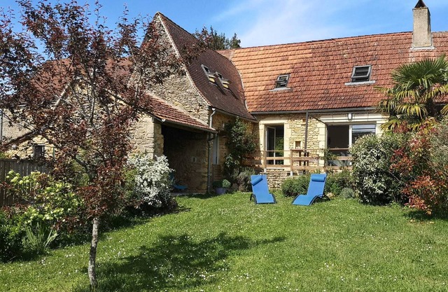 Large, cosy nest overlooking a green valley 4 bedrooms 3 shower rooms