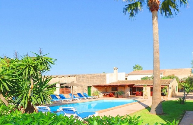 Large Countryside Villa with Self Contained Apartment, Private Pool, 15 mins to Fantastic Beaches!