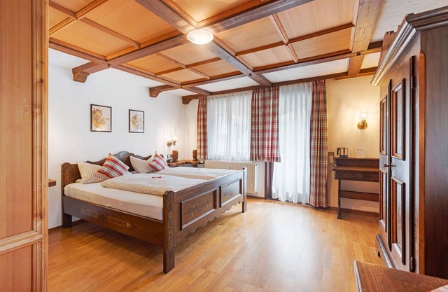 Large Double Room with Shared Garden, Balcony and Wi-Fi
