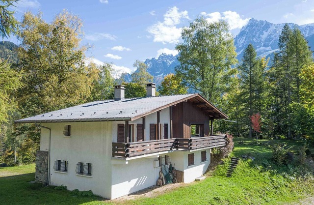 Large family chalet with garden and breathtaking view of the Mont Blanc range