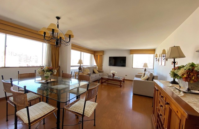 Large Family Friendly Apt with the best views of the Mountains and City