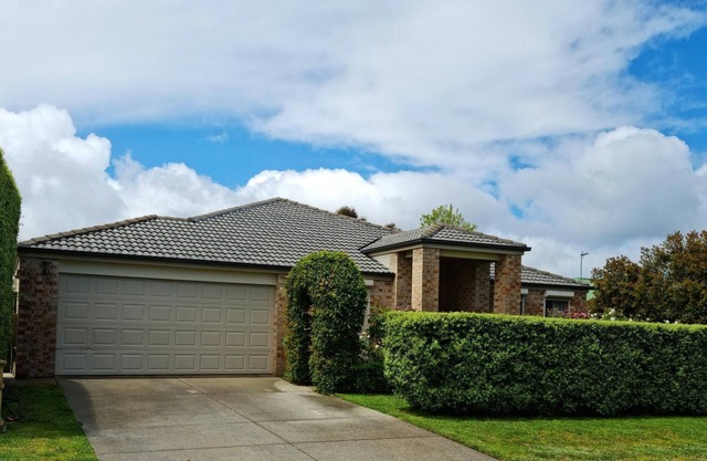 Large Family home in Delecombe10 minutes from the center of Ballarat