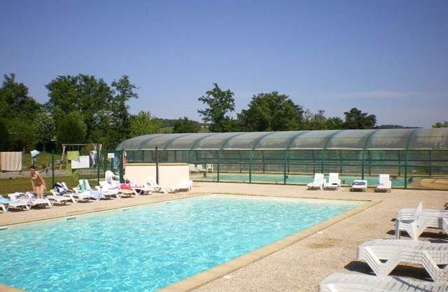Large furnished cottage with covered terrace and parking space