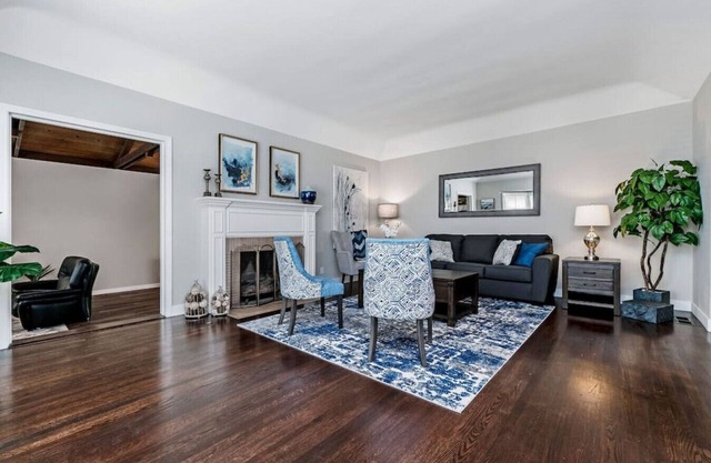Large Gated Pool home in Heart of Glendale!