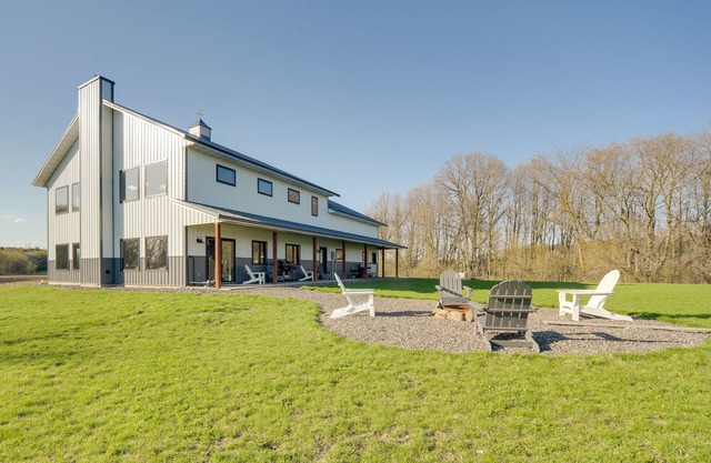 Large Home w/Land in Prairie Farm!