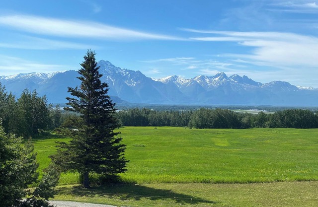 Large Home with Outstanding Views & Location