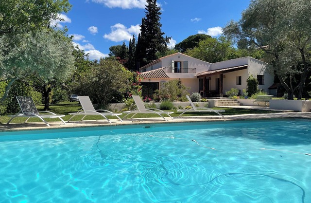 Large house in the heart of nature, 15x7 pool, 5 min from Aix center