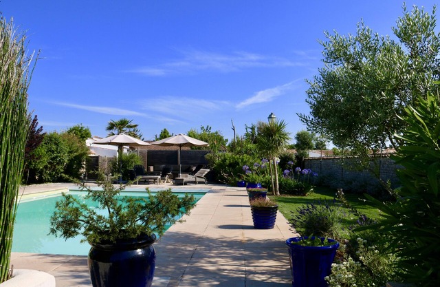 Large House with a heated pool in St Marie de Ré, La Noue, Place des Tilleul
