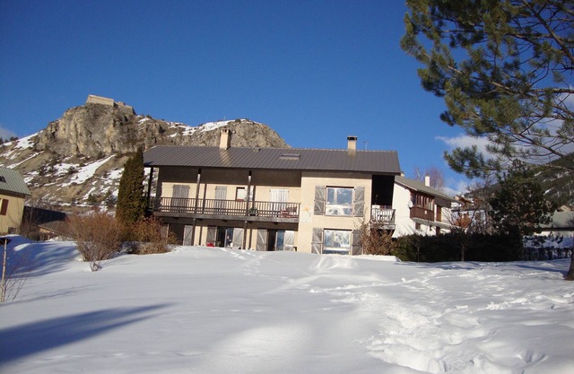 Large house with garden, exceptional view of the mountains and resort