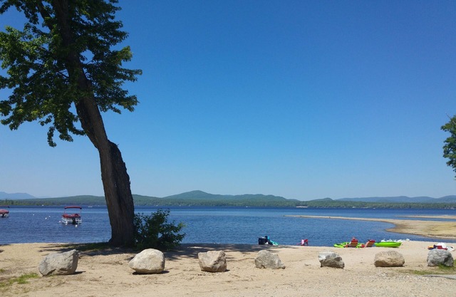 LARGE Lake Home. SANDY BEACH Access. PERFECT for Families with KIDS! Golf!