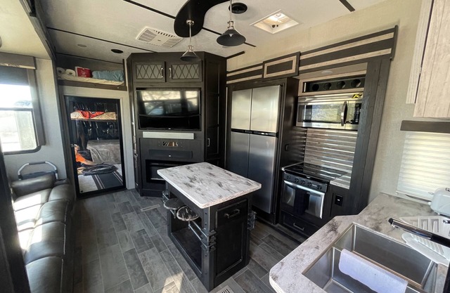 Large, modern camper close to Glamis Sand Dunes