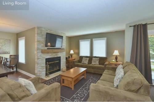 Large modern ground floor condo at Mountain Walk
