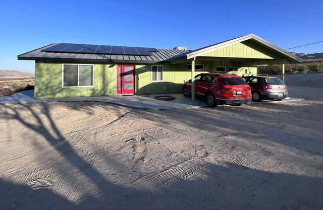 Large, Newly Renovated House - 2 minutes from Joshua Tree National Park