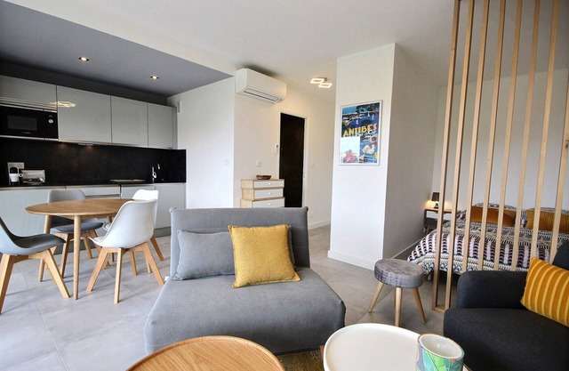 Large, newly renovated studio, quiet, 100 metres from the beautiful La Salis beach