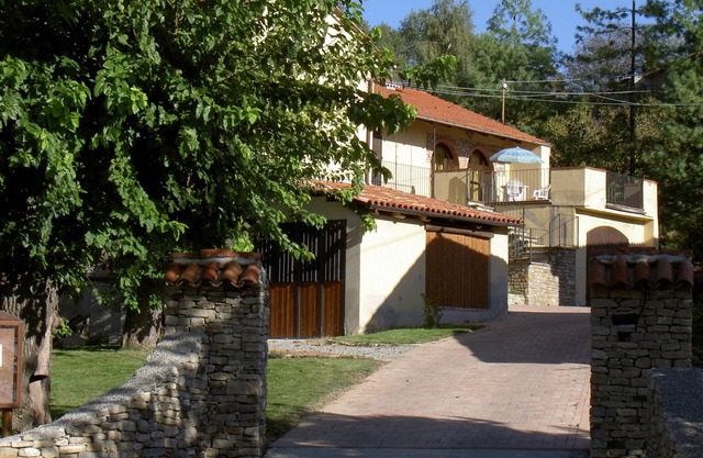 Large, quiet, detached country house in the heart of the High Langhe