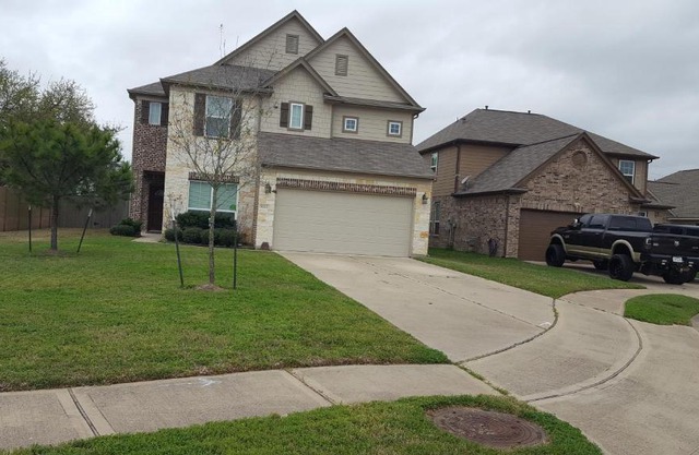 Large, Sanitary 5 Bedroom House With A View In West Houston, Free WiFi