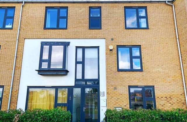 Large, spacious and cosy 5 bedroom house sleeps up to 9 guests.