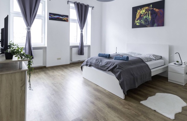 Large, spacious rooms, Modern apartment next to Metro, with Inner Garden