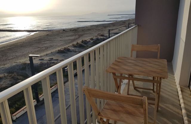 LARGE STUDIO, MAGNIFICENT SEA VIEW, CENTRAL BEACH
