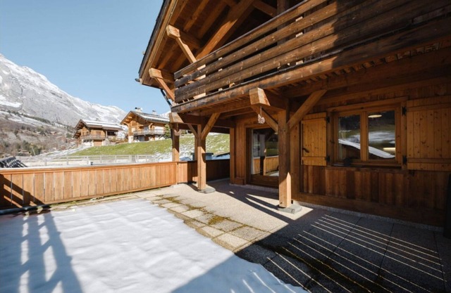 Large sunny terrace close to the slopes at Chinaillon