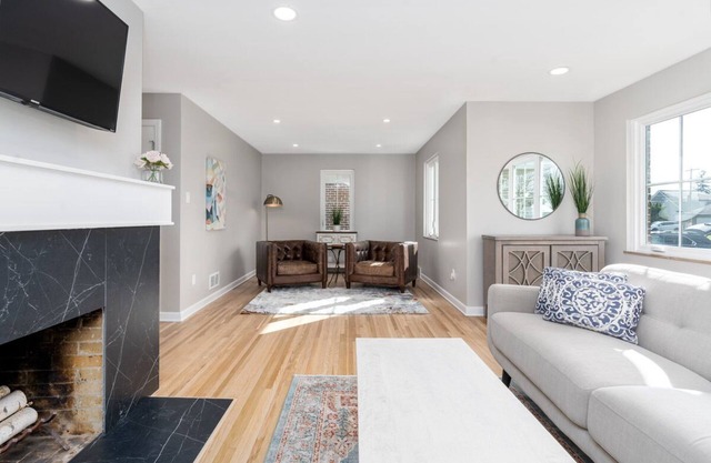 Large Upper Arlington home- Newly Renovatedn