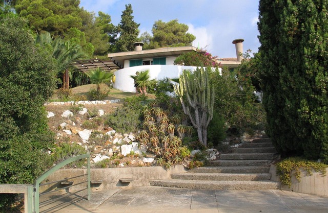 Large Villa dating back to the '60s in the private area of ​Capo d'Arco in Elba
