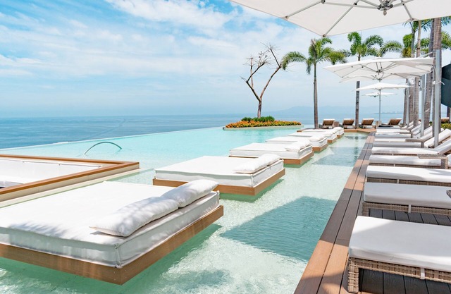 Largest PV Rooftop Heated Pool, Oversized Terrace Oasis, Zona Romantica, 2 Brm