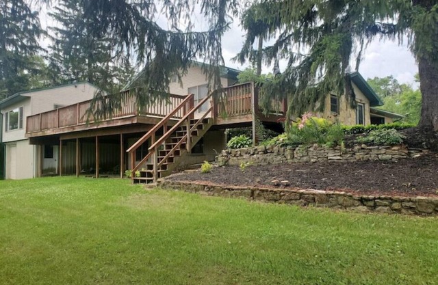 Larsen Farm Secluded Farmhouse with Hotubn