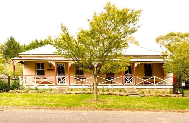 Larsen's Cottage #2: Historic 1880 Home