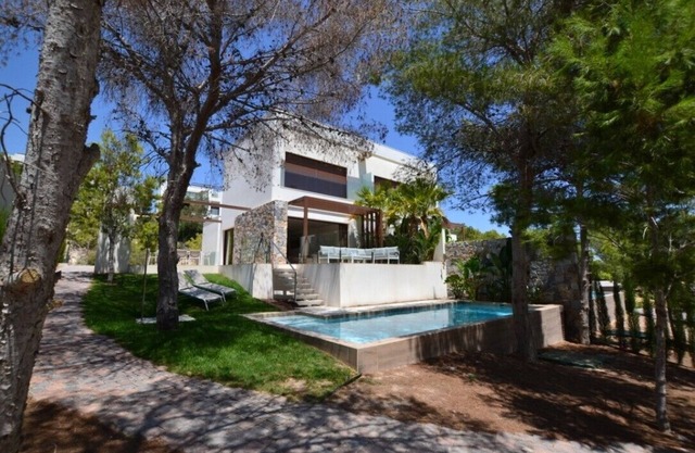 *Las Colinas - 4 Bedroom Luxury Villa with Private Pool & Mini Golf, Alicante*