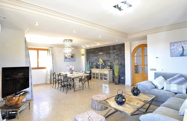 LAS COLUMNAS- Chalet very closed to beach, wifi , pool and bbq ideal for groups of friends and families - Free Wifi