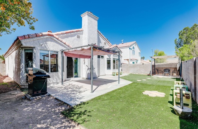 Las Vegas Home w/Patio ~ 10 Mi to The Strip!