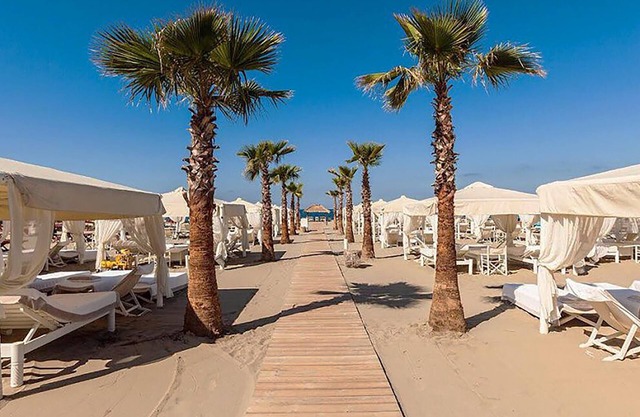 *LAST MINUTE* VILLA TORRE Sleeps 8 with 2 pools, A/C few steps from the beach